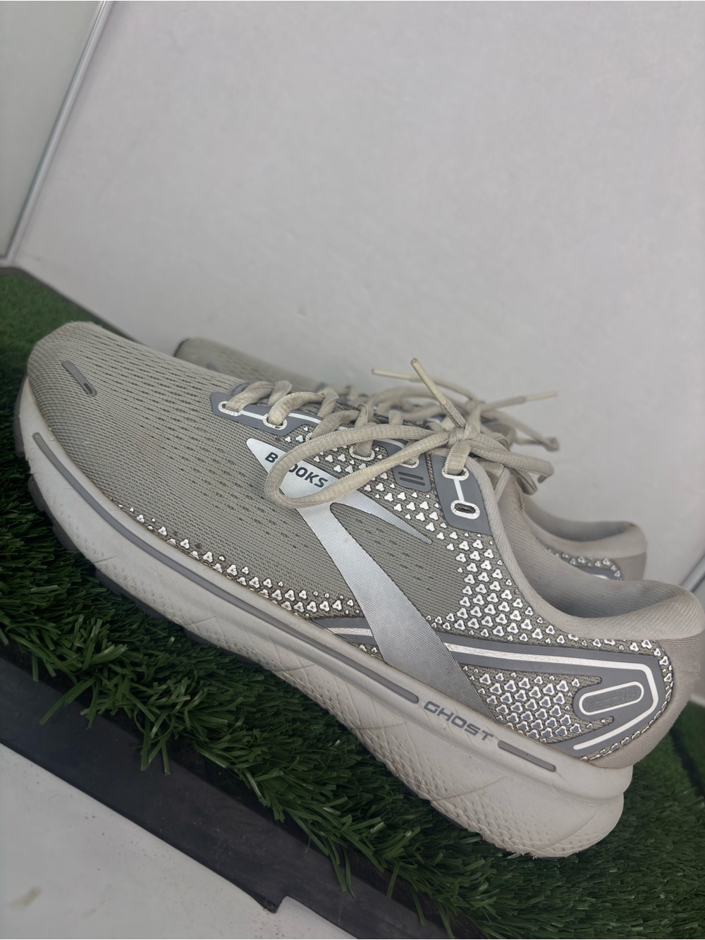 Brooks Women’s Ghost 14 Gray Running Shoes Size 8